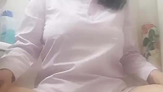 Mom plays with her fingers in her juicy vagina after urinating