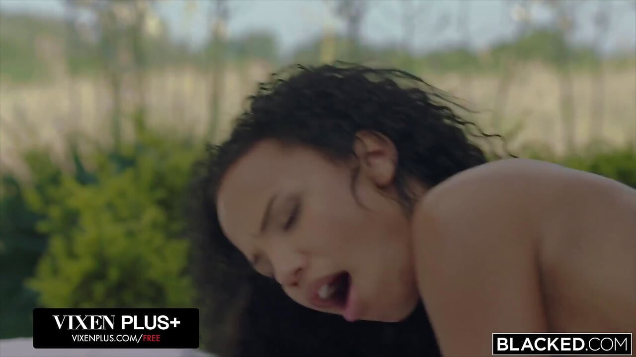 Blacked - Safada Romy deixa seu namorado para o homem de sua melhor amiga