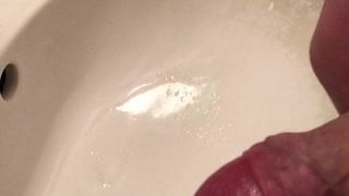 Kleiner pimmel ins Waschbecken abgemolken