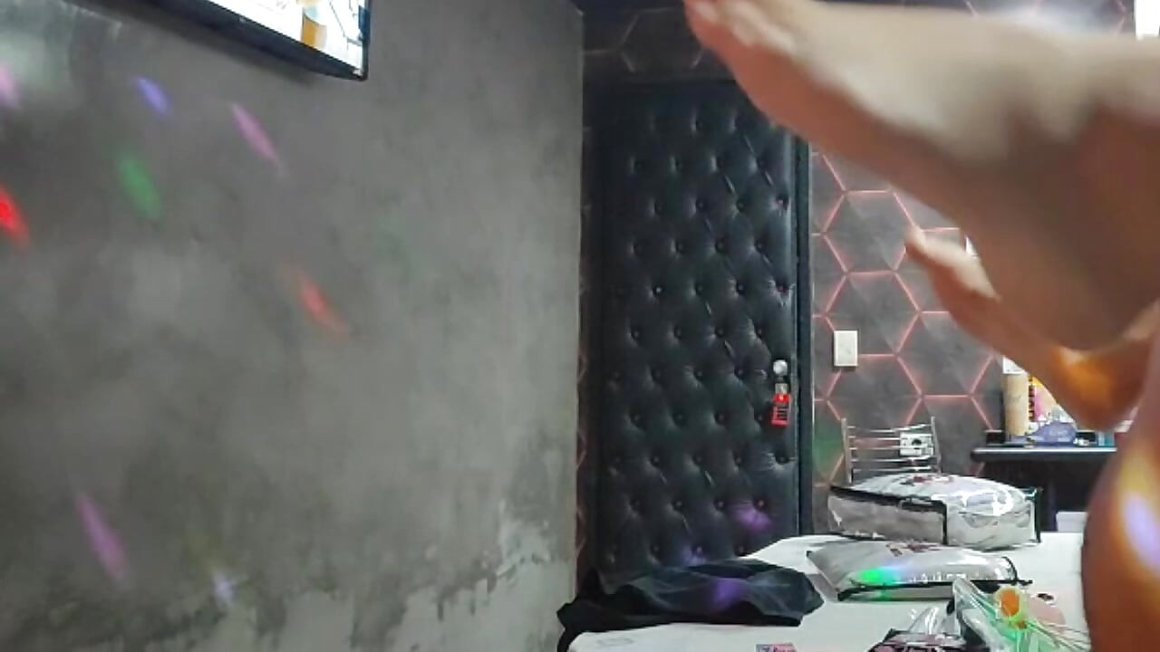 สาวอวบขี้อายโลภอมควยและเย็ดในโมเทล