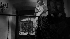 Barbara Stanwyck v ničem jiném než v ručníku