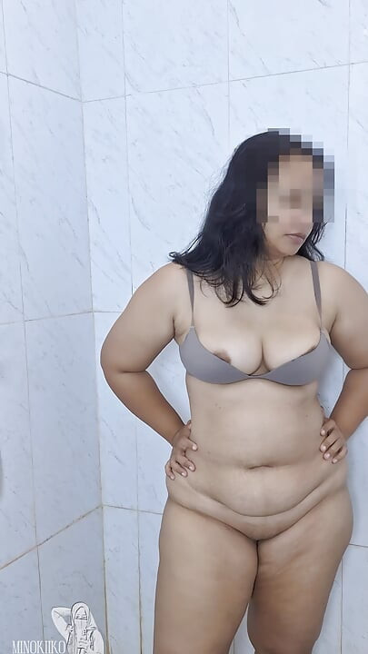 Hijab colegial 18+ tira o uniforme e esfrega o corpo para fazer sua pele como uma estrela pornô depois da aula - Minokiiko