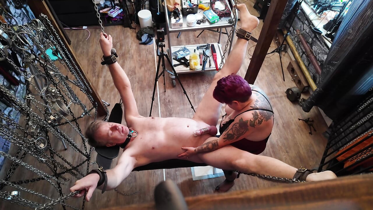 عشيقة إيزار وفقاعة لاتكس في الزنزانة الجزء 5