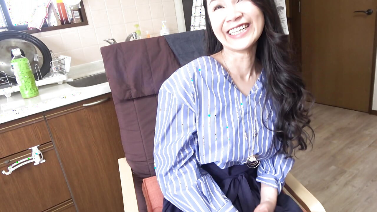 A121B03 Visit to the wife's home! When another man's shows up at her home, her eyes light up and she exclaims, "It's huge!" and is overjoyed!