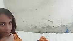 Индийский кроссдрессер дези из Пуны, шмель, кроссдрессер-гей показывает полностью обнаженное тело в душе