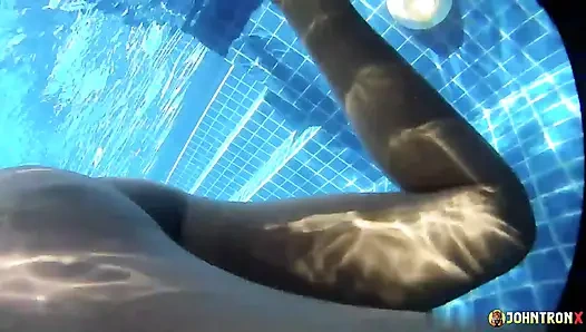 JohnTronx - Тугий анальный секс под водой с горячей азиатской девушкой в любительском видео