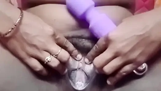 Video vibrator renu si istri hot india lagi asik muasin memeknya pakai vibrator sambil bugil! Renuraj