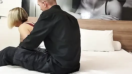 Cewek semok ini dientot habis-habisan di motel