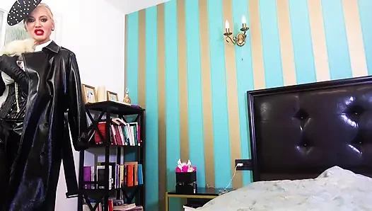 Ко многим поцелуями топлес заставит тебя кончить