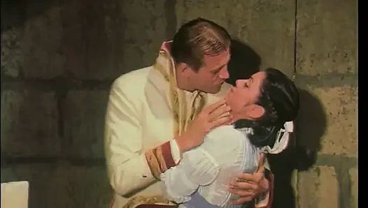 Hizmetçi General Tarafından Dövülüyor