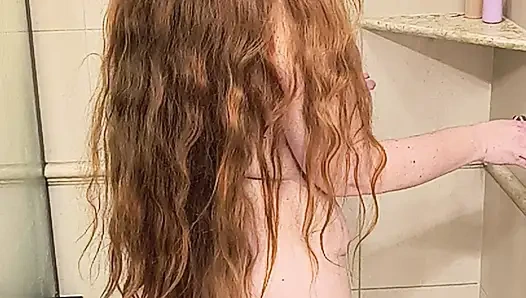 Voyeur - waktunya ngintip kamu. Waktunya mandi solo yang polos untukku