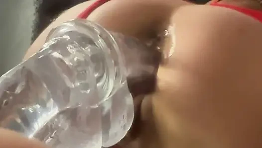 Yeni oyuncak ıslak amcığını azdırıyor