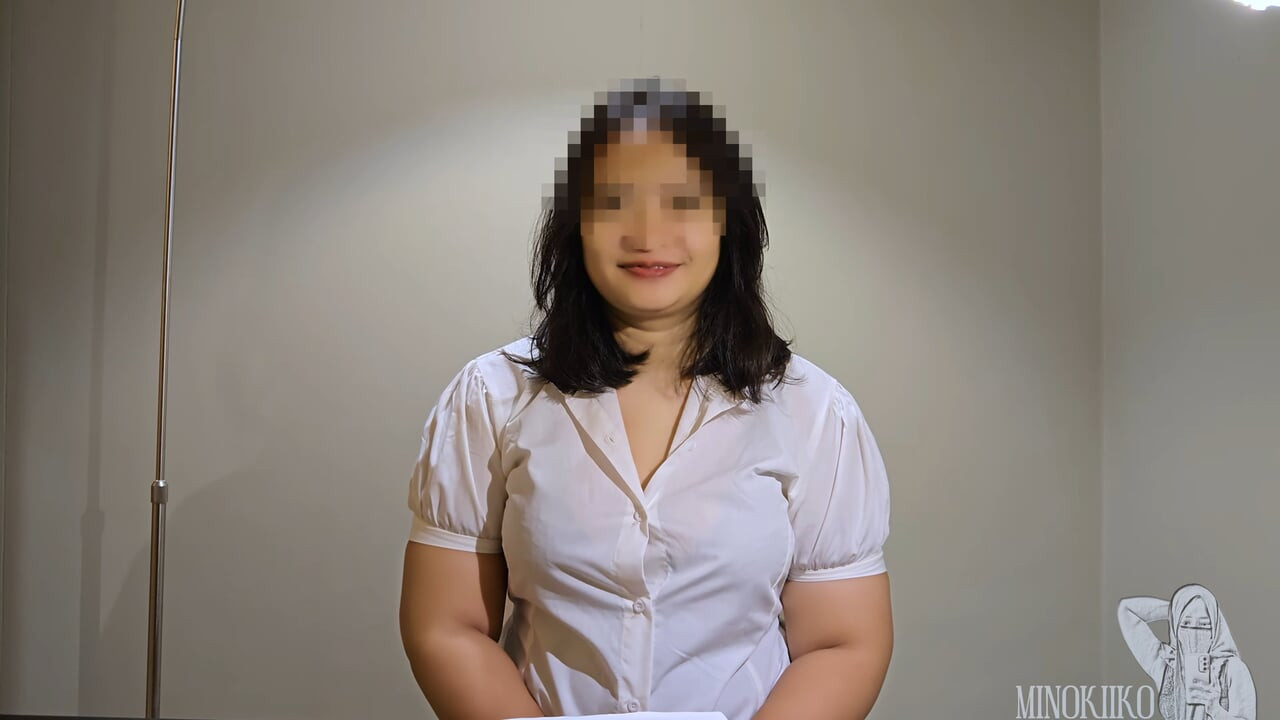 Es muy difícil conseguir laburo, así que le hago una mamada para que me acepten - minokiiko