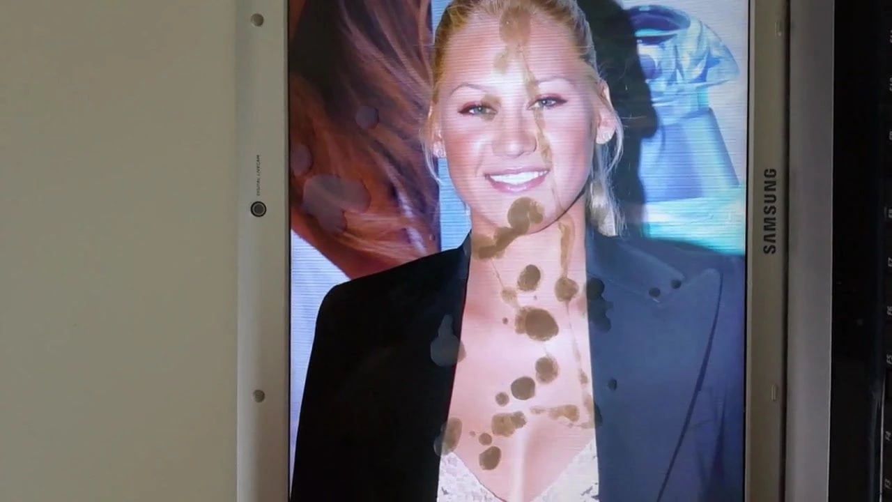 Anna Kournikova em homenagem ao esperma