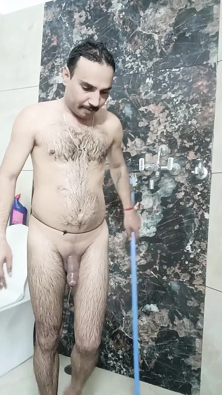 成熟的中年老人和年轻的种族非洲阿拉伯亚洲黑人