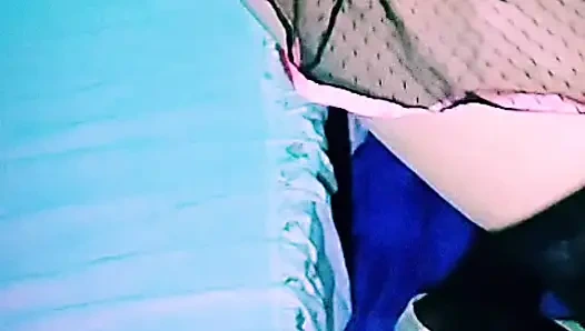 Gordimami dengan pakaian dalam transparan dan celana ketat