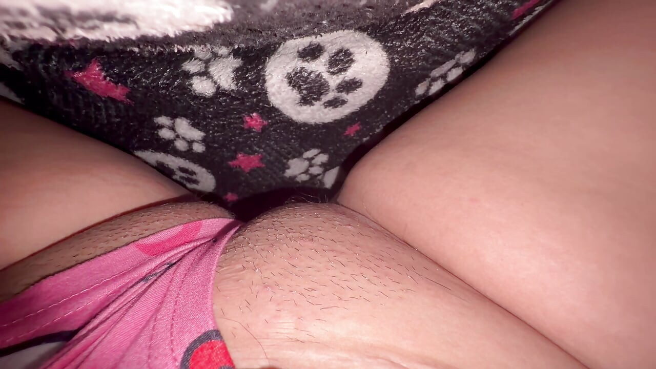 Mother records her delicious pussy