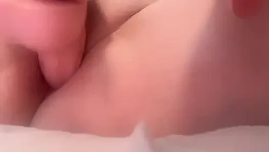 Yaramaz kız evde tek başına götten ve amından zevk alıyor