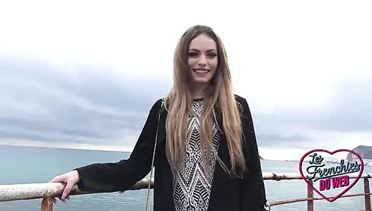 Clara mia, siswi nakal yang pengen ngasih kejutan nakal sama gurunya