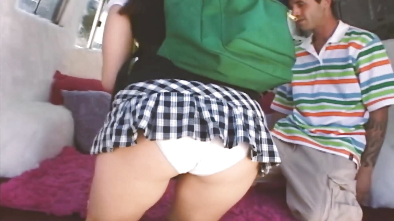 Sensual sorvete cena 3_sexy morena peituda e curvilínea fazendo sexo com o sorvete