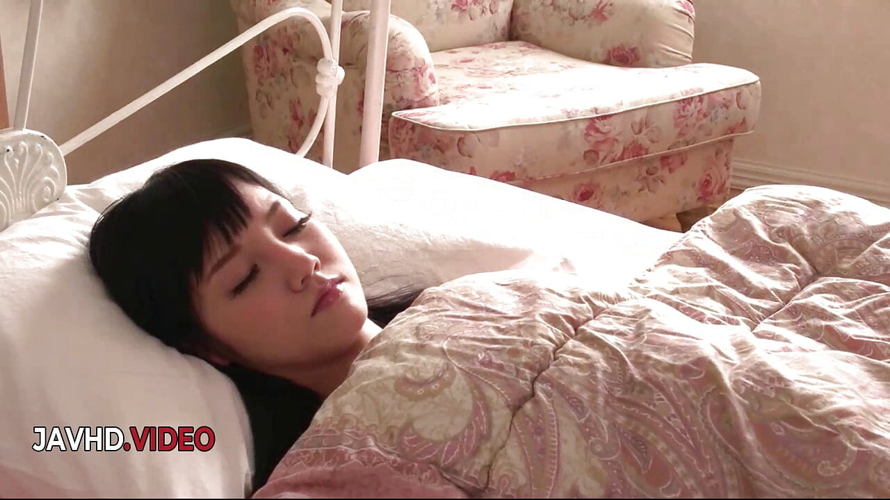 Καυτή Ασιάτισσα παίρνει απίστευτες πίπες πριν την περιπέτεια σε τρίο