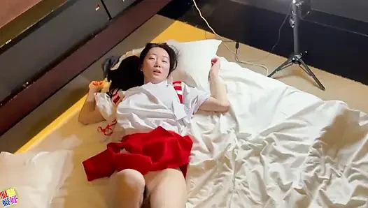 Satu Jam Mempesona yang Dihabiskan dengan Miko Otentik