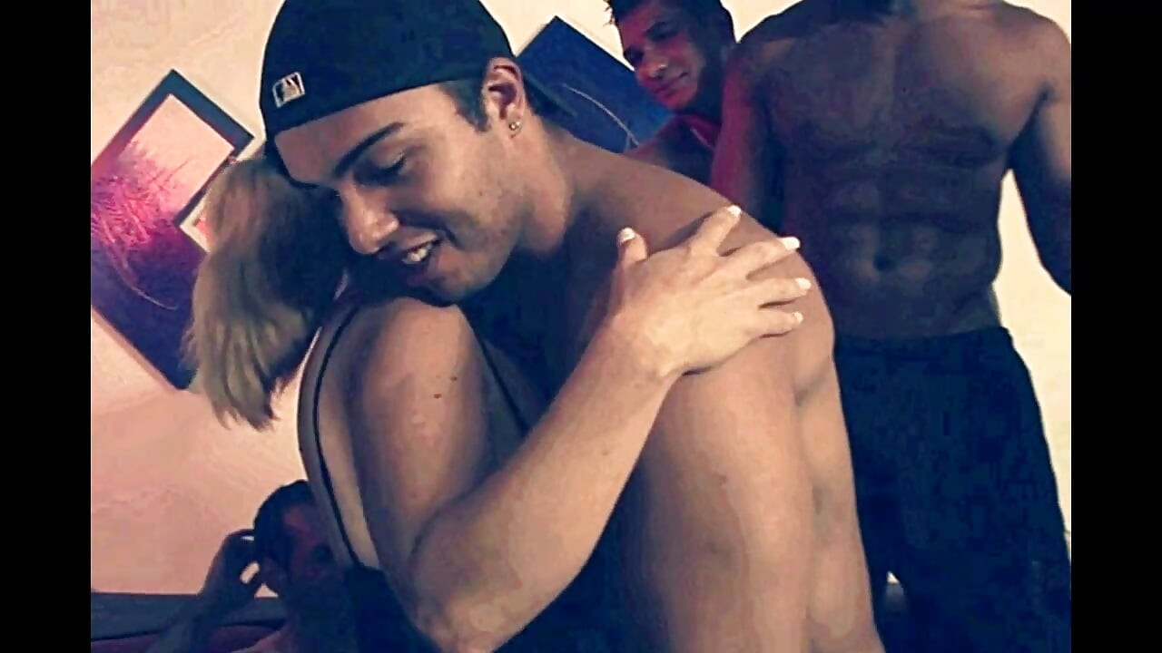 Гэнгбэнг для пожилой шлюшки, кончаем на сиськи большими членами