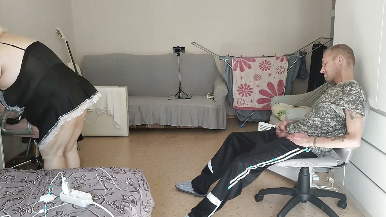 I Just Showed for a Maid a Dick, and She's Ready to Fuck