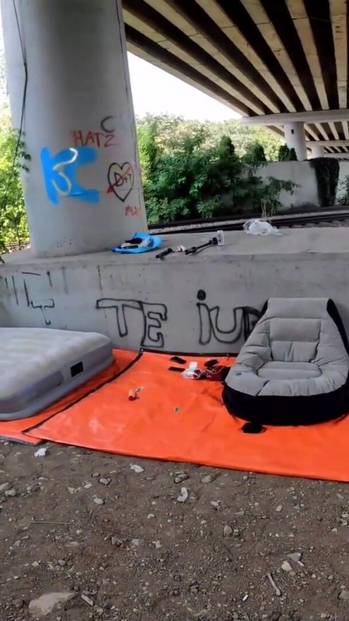 הוא מאצבע את החור הרטוב שלי הרבה זמן ואחר כך אנחנו מזדיינים כמו משוגעים | קליפ 3