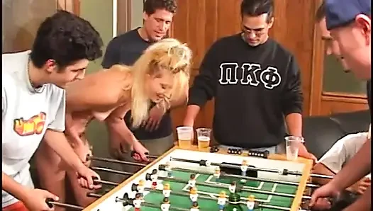 Gameplay yang polos berujung threesome randy