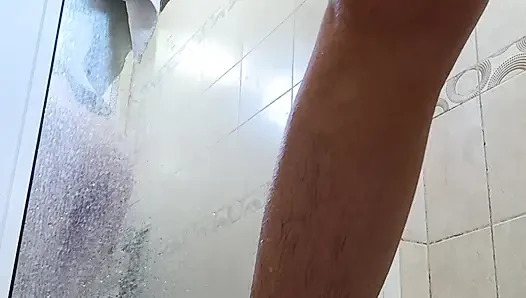 Bagian kedua dari mencukur memekku dan mandi di kamar mandi!