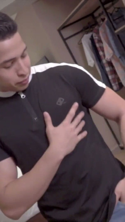 Twink latino muscle boy Roy Smith shows his body | Clip 1