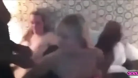 Cuckold-MILf - wir stehen ganz im cuckold-Spiel! Meine freunde und ich sind hardcore-swinger und würden gerne treffen