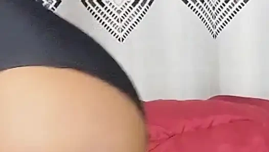 Biarawati itu mengharuskan memeknya yang sempurna