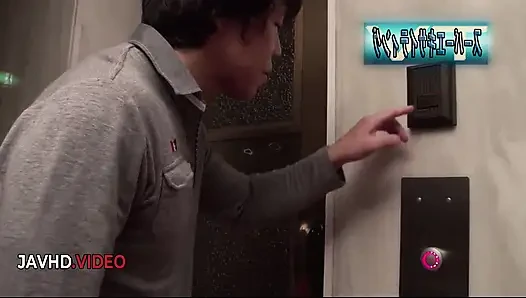 Maki horiguchi liefert sensationelle japanische blowjob-erfahrung