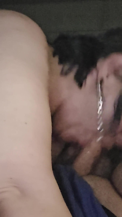 Félig ribanc szop, mielőtt megbassza