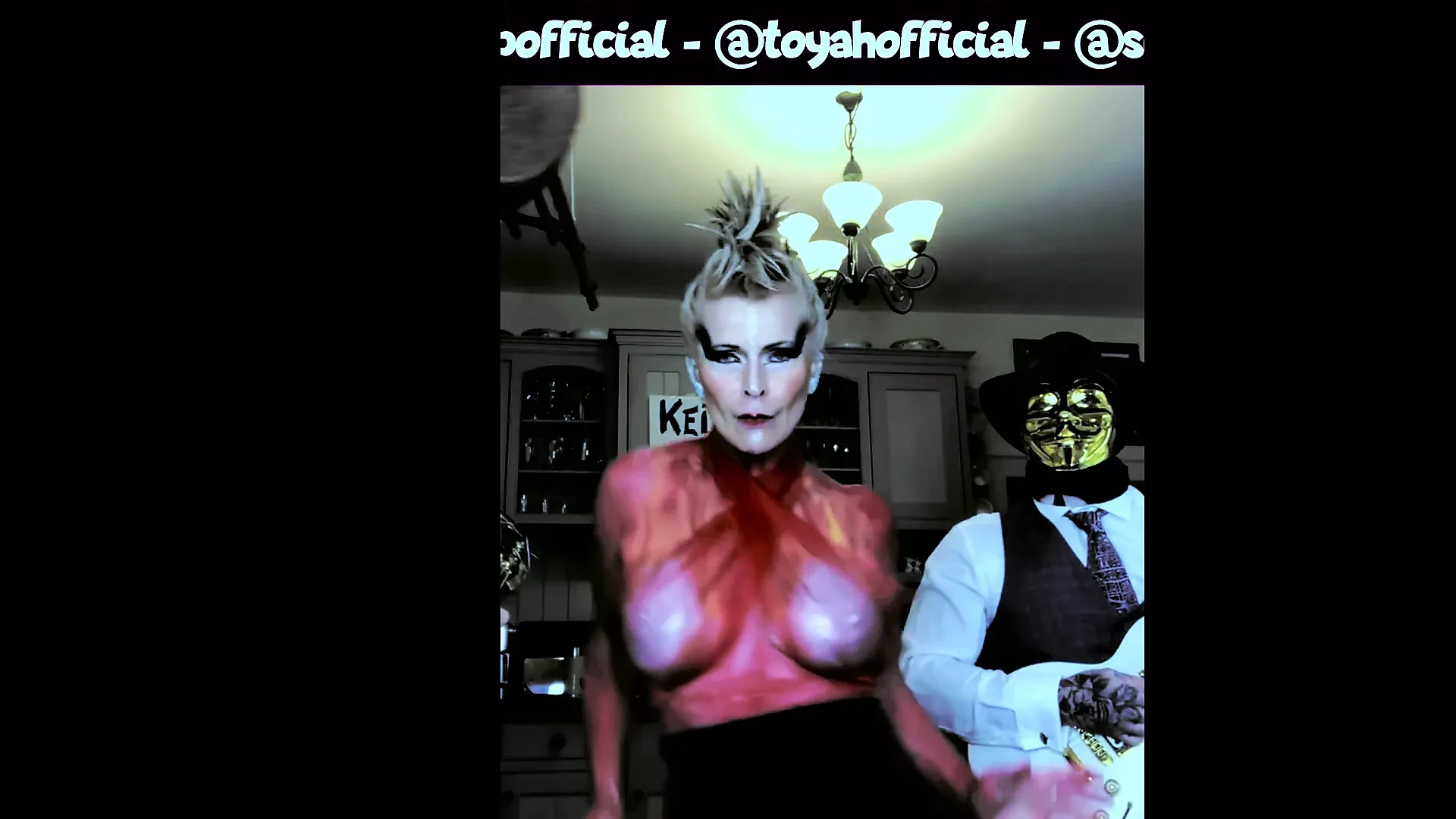 Ο Toyah Willcox βασικά τόπλες