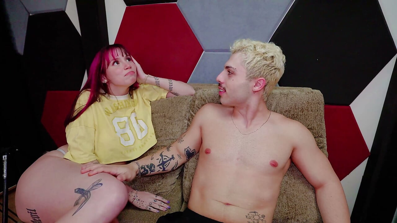 Colored Hair Hottie Ends up in Blowjob and Fetish-filled Handjob