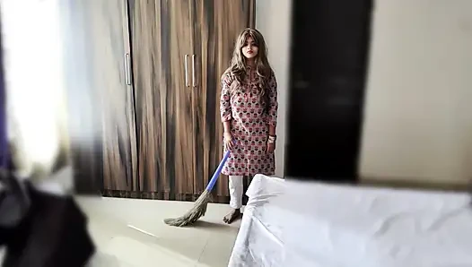 Adik tiri sange ini pengen banget dientot sama abang tirinya sendiri