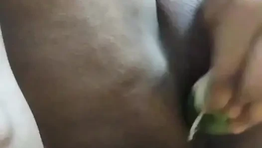 Bangladeşli üniversiteli kız patlıcanla tam video seks yapıyor