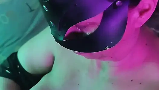 Доминантный и извращенная дрочка и минет, он кончает на сиськи своей госпожи! Камшот на большие сиськи!