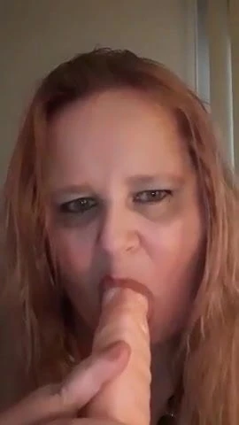 Amerikalı kadın yapay penis ağzına alıyor