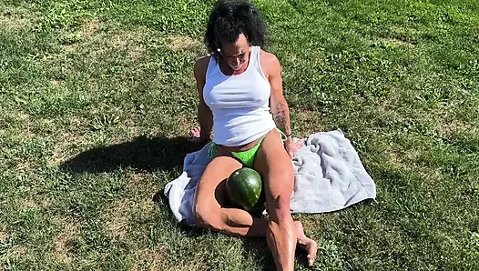 Muskel-MILf kandys wassermelone crushdominanz