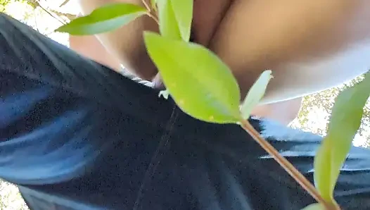 Amateur couple improvises a sudden fuck in the woods