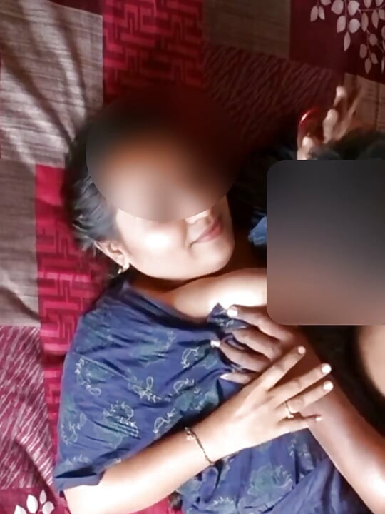 Bà nội trợ Ấn Độ có thân hình gợi cảm trong đêm đụ mạnh chảy tràn tinh dịch