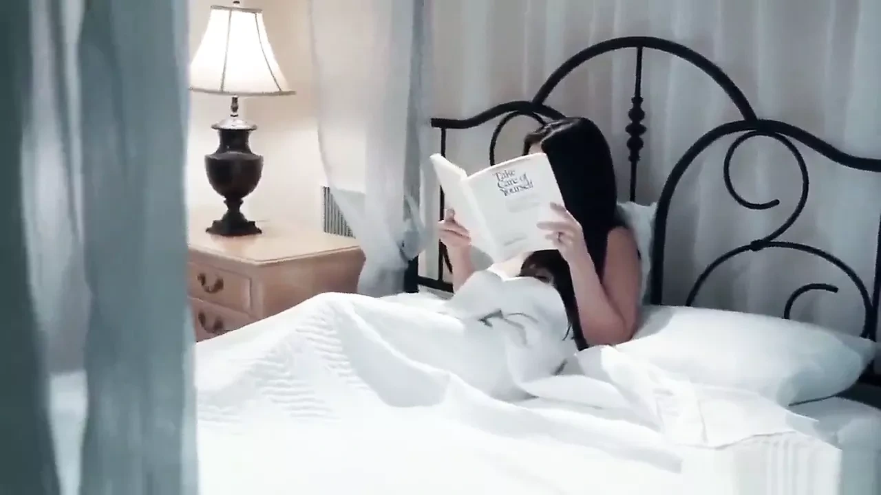 继女勾引性感妈妈