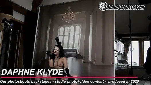 388-fotoshooting hinter den kulissen Daphne Klyde - erwachsener
