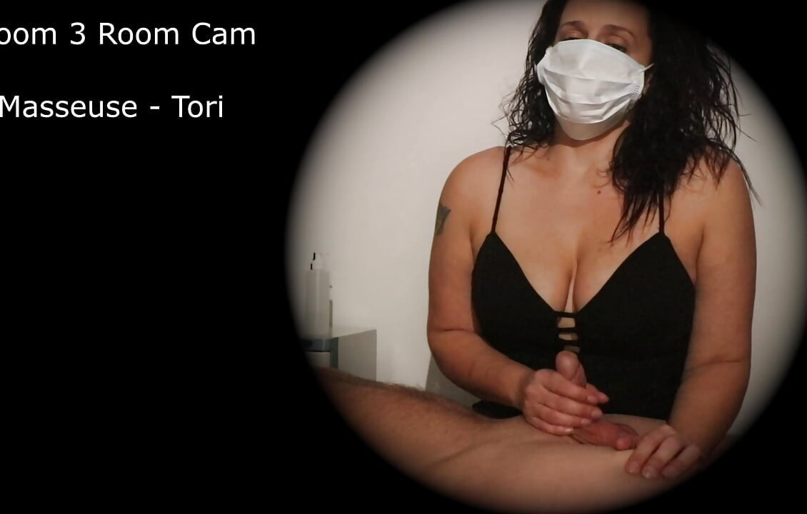 Tori - branlette avec une caméra dans la chambre