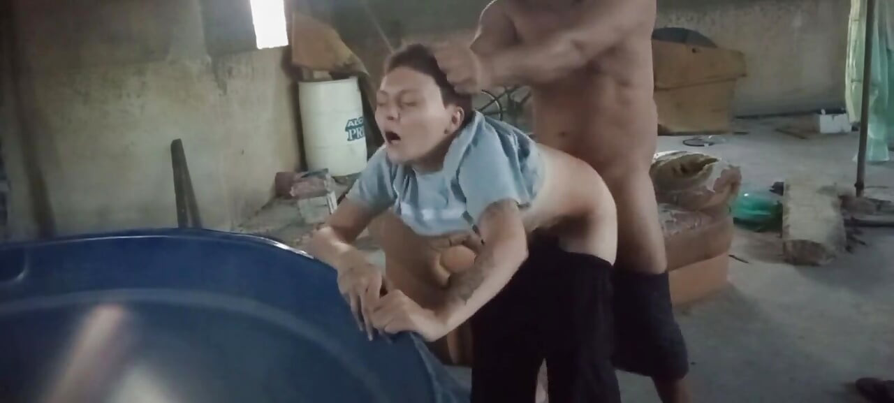 Follando el culo de la zapato en la terraza 100% anal