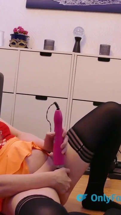 Epic moment from "Sexy MILF Lisa Essex buzzing my pussy with magic wand vibrator"